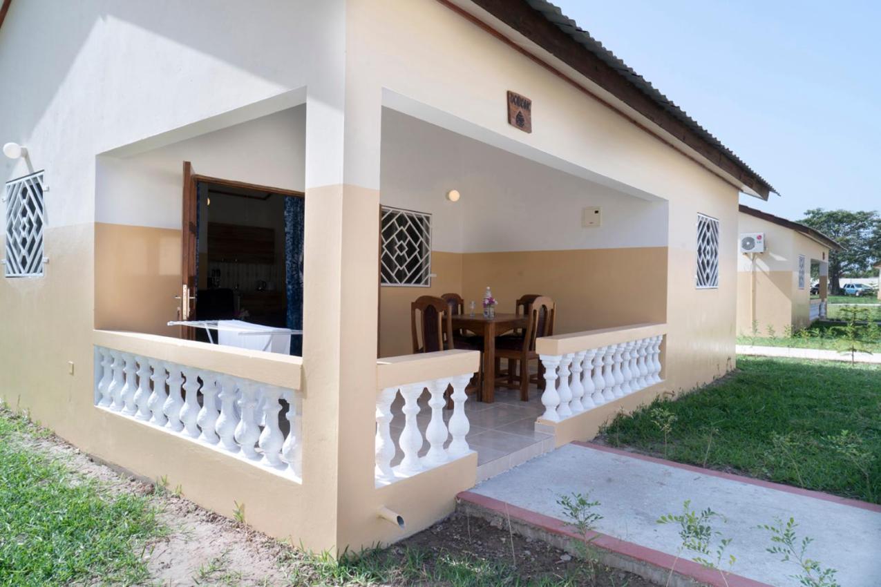 Kunta Kinteh Beach Complex Kotu Luaran gambar