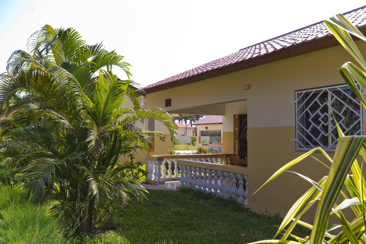 Kunta Kinteh Beach Complex Kotu Luaran gambar