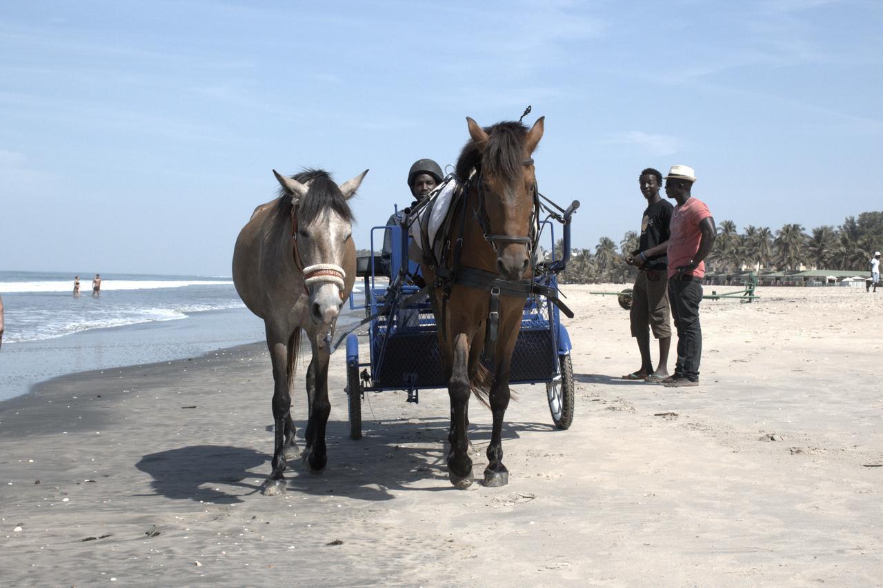 Kunta Kinteh Beach Complex Kotu Luaran gambar